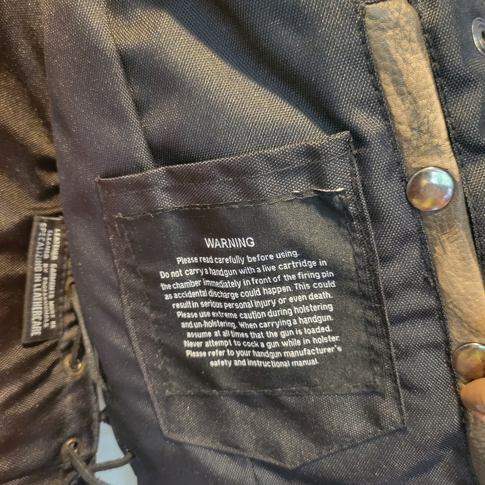 Leather motorcycle vest women's - Picture 4 of 7